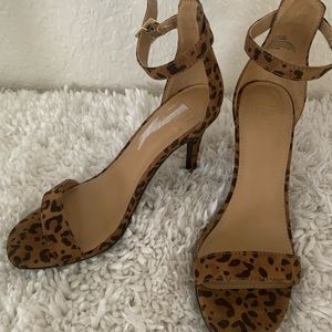 MADDEN GIRL, Leopard Print Ankle Strap Sandals. Size 5